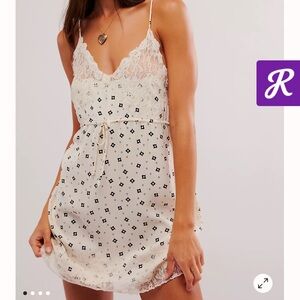 NWT FREE PEOPLE INTIMATELY NOW OR NEVER MINI SLIP IN IVORY GROUND PRINT SZ S
